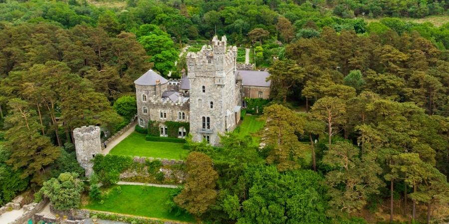 Castillo de Glenveagh un sitio perfecto para visitar Irlanda siendo extranjero