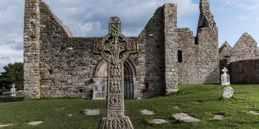La cruz Celta es parte de laAbadía de Clonmacnoise