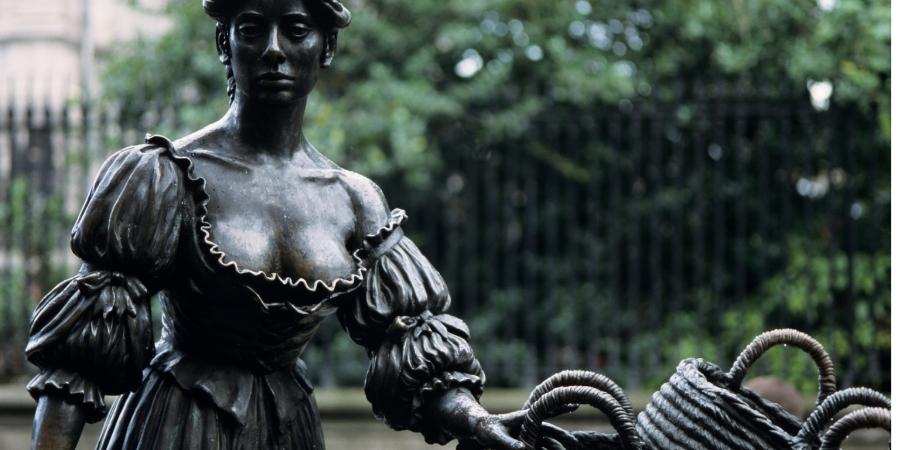 Visitar la estatua de Molly Malone buen plan de que hacer en Dublin