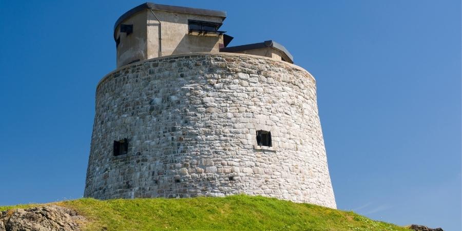Recorre la Torre Martello en Howth Irlanda